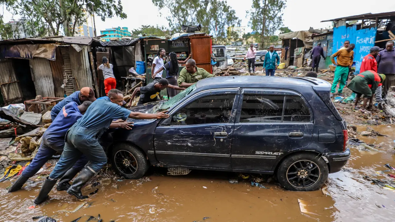 People Salvage a car slwept away by floods in grogan area of Nairobi following floods People Salvage a car slwept away by floods in grogan area of Nairobi following floods