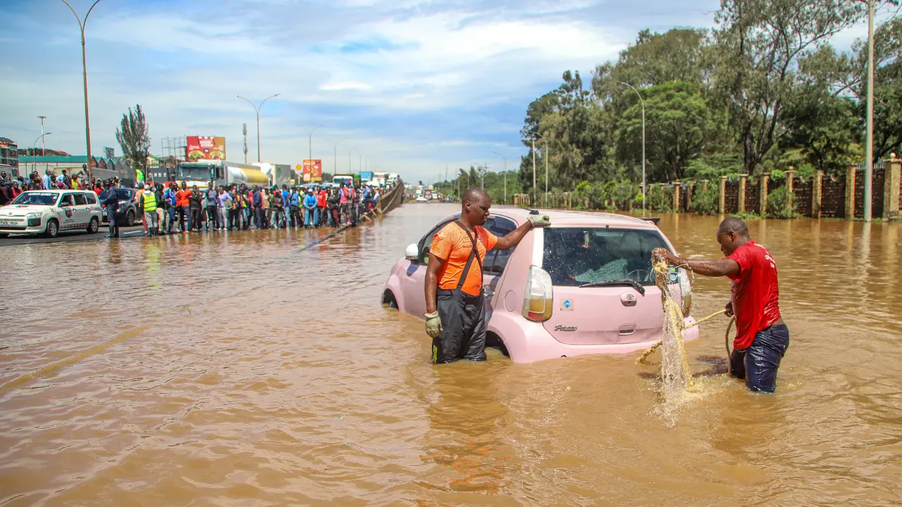 Firefighters retrieve a vehicle trapped by Floods on Thika-Embu Road on 2024 Firefighters retrieve a vehicle trapped by Floods on Thika-Embu Road on 2024
